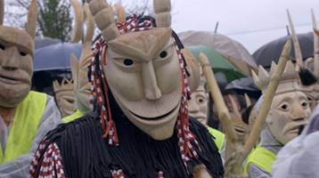 MSCARA E ALDEIAS  - Filme sobre as tradies pags na Europa